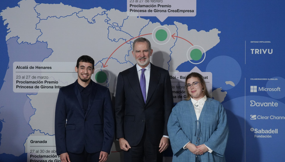 EuropaPress 7263729 rey felipe vi junto fundador asociacion joves units barrio barcelones poble