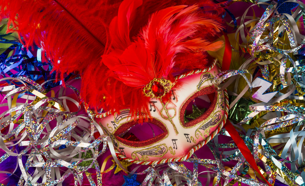 Colorful carnival composition with masks (1)