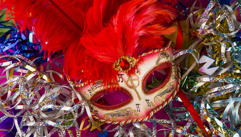 Colorful carnival composition with masks (1)