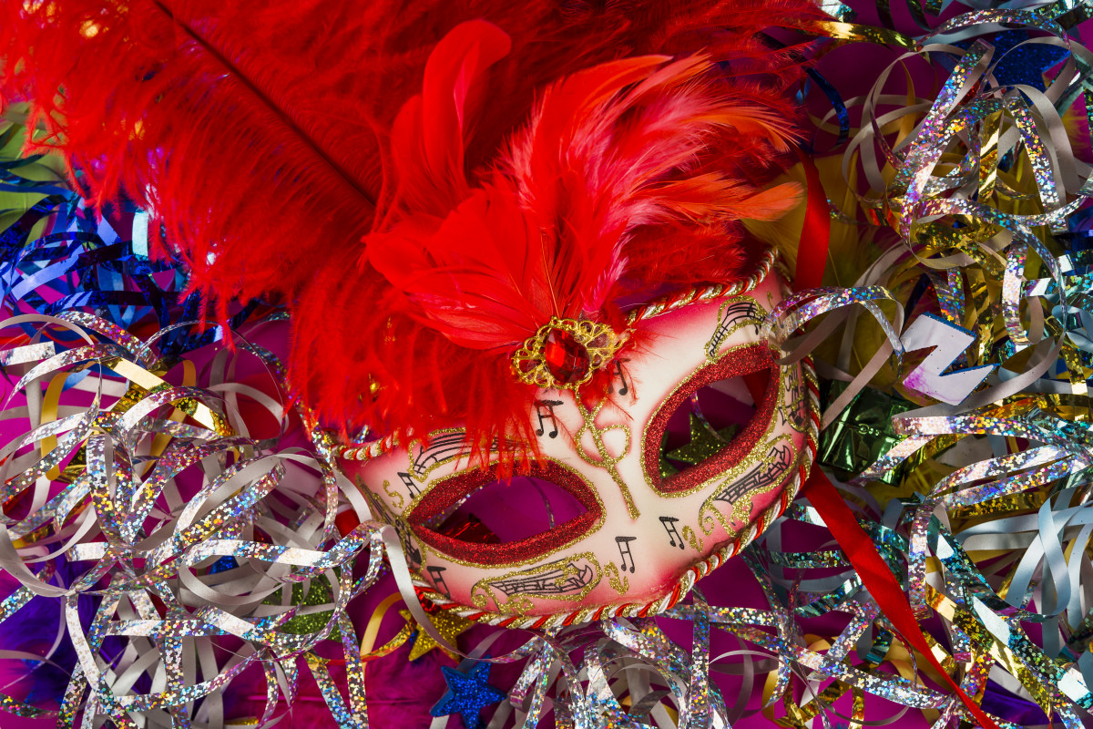 Colorful carnival composition with masks (1)