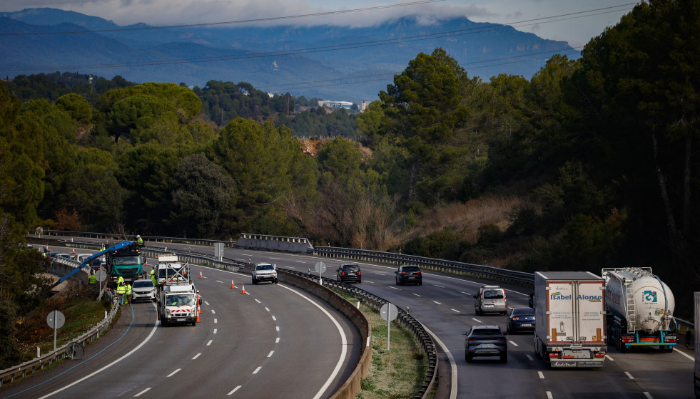 EuropaPress 7236104 vehiculos circulan ap 7 sufrido cortes accidente tren estaciones sant (1)