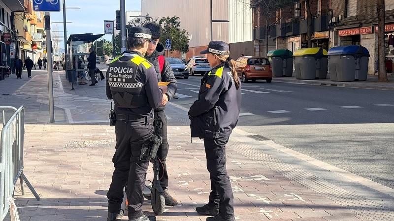 Gavà activa una campaña sobre el uso obligatorio del casco en patinetes eléctricos