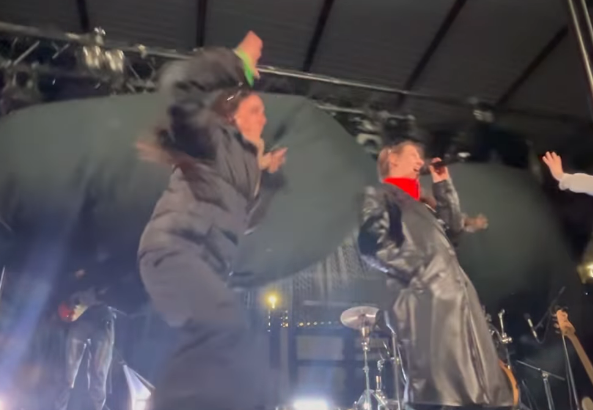 Un escenario se desploma y casi acaba en tragedia en Sant Esteve Sesrovires