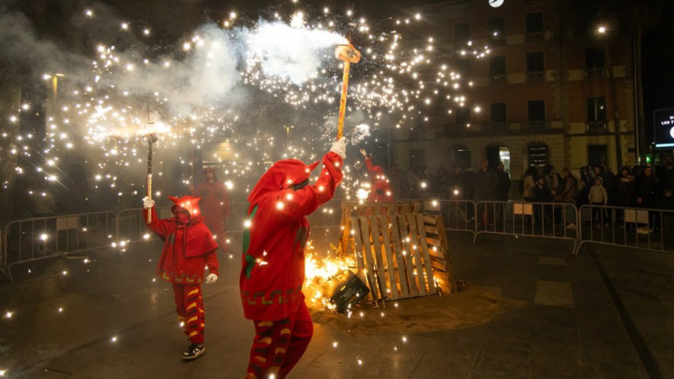 Carnaval de Castelldefels 2026: el entierro de la Reina Carnestoltes pondrá el broche final este miércoles