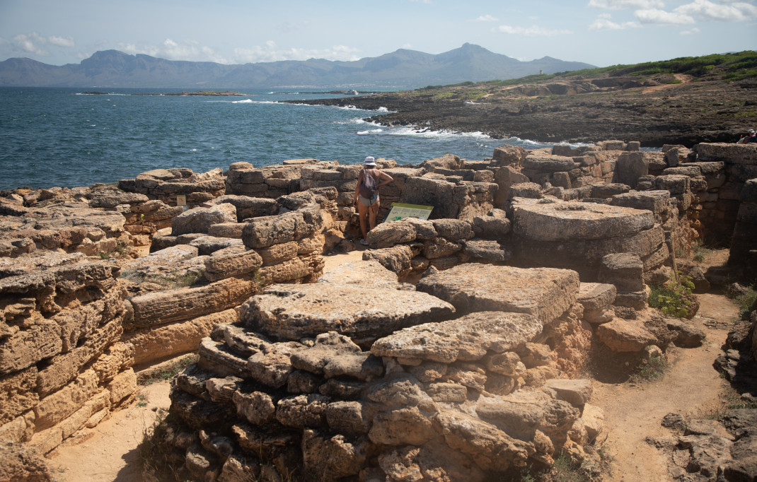 EuropaPress 6954399 14 september 2025 spain santa margalida people visit the necropolis of son
