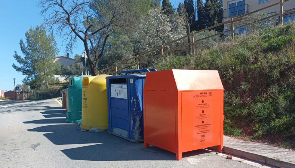 Contenidor roba poble  3