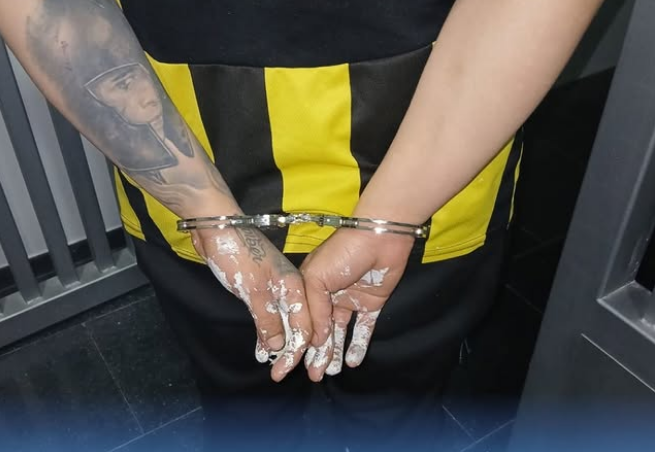 Detenidos dos supuestos ladrones por reventar 8 cristales de coches y forzar un local en Gavà