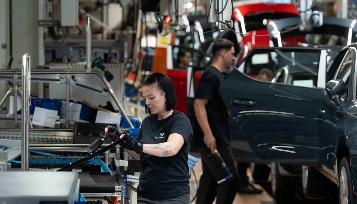 Archivo - Empleados de la fábrica de Seat/Cupra en Martorell