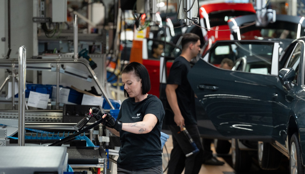 Archivo - Empleados de la fábrica de Seat/Cupra en Martorell