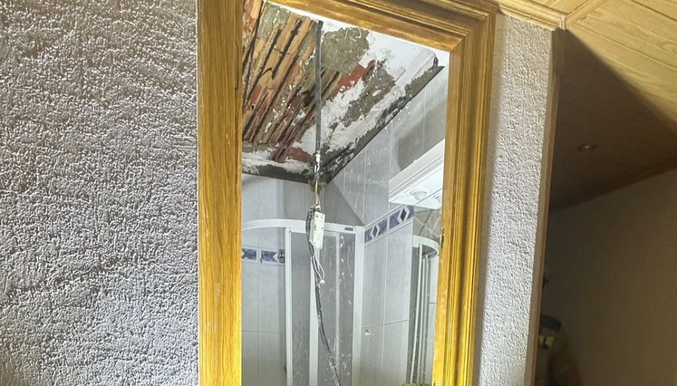 🏡 5 habitatges desallotjats pel risc de col·lapse del forjat d’un immoble al barri de Baixador🐮jpg