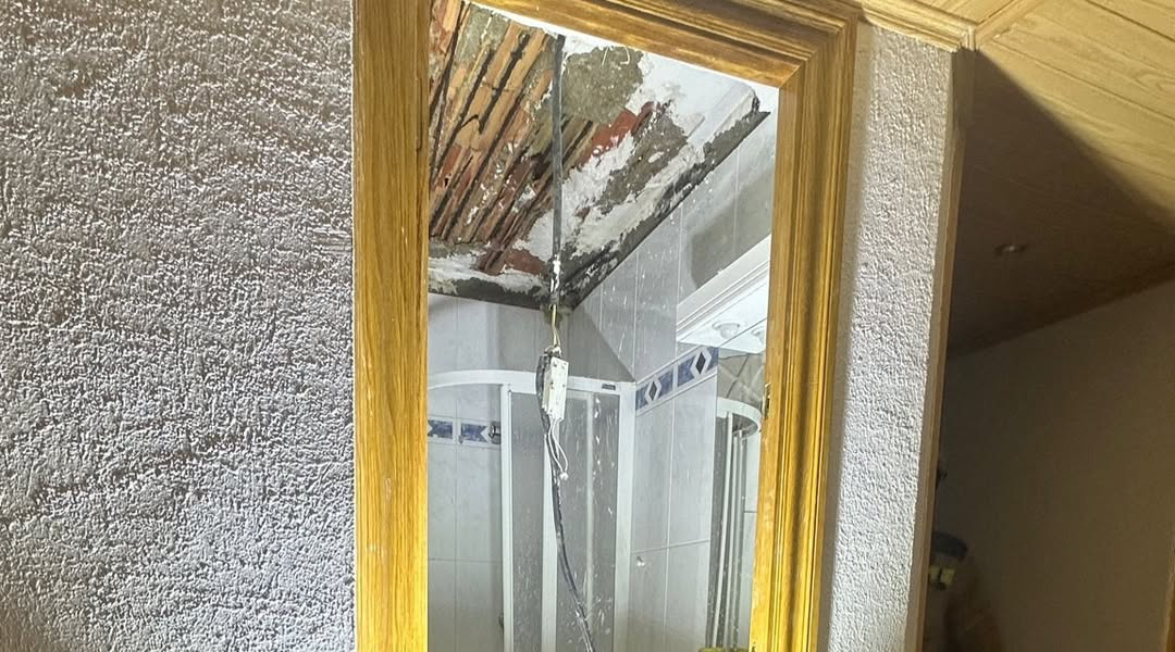 ud83cudfe1 5 habitatges desallotjats pel risc de colu00b7lapse del forjat du2019un immoble al barri de Baixadorud83dudc2ejpg