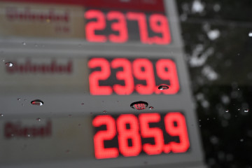 EuropaPress 7378840 19 march 2026 australia canberra fuel prices are reflected in raindrop at