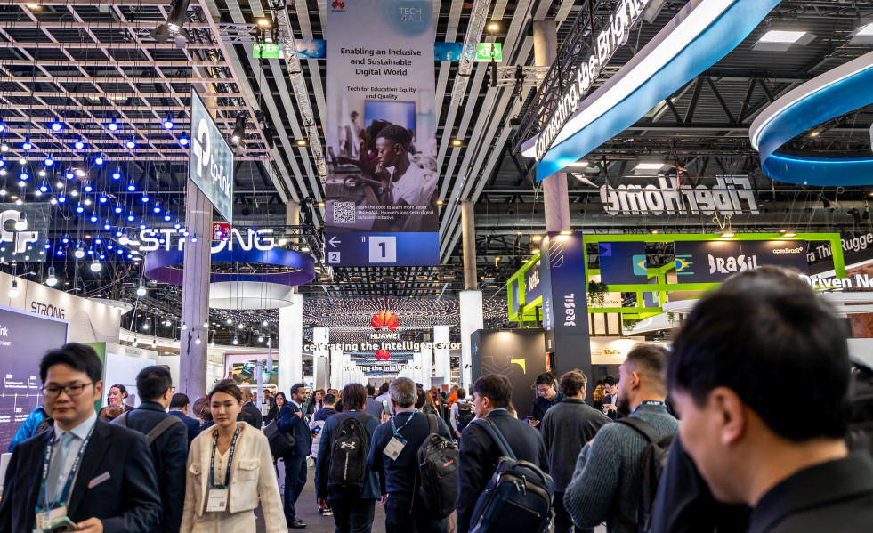 Personas de todo el mundo visitan el Mobile World Congress