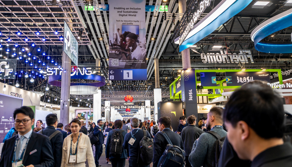 Personas de todo el mundo visitan el Mobile World Congress