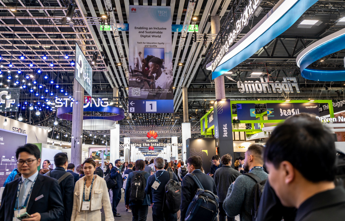 Personas de todo el mundo visitan el Mobile World Congress