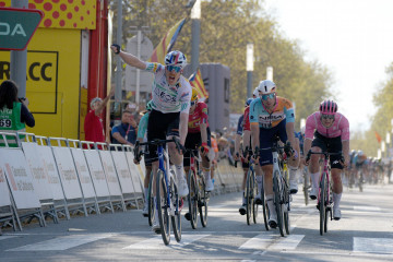 EuropaPress 7395055 ciclista dorian godon ineos grenadiers ganado miercoles tercera etapa volta
