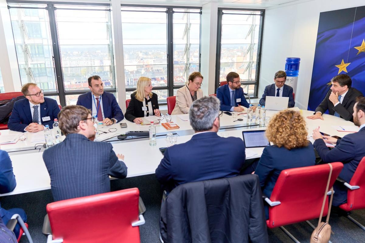 P 069419 00 04 02 HIGH 643351