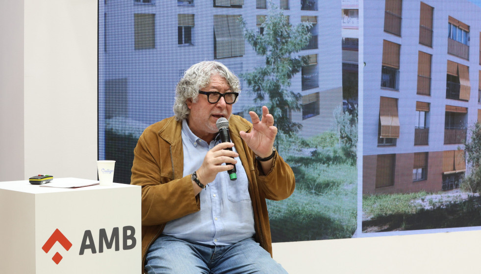 Archivo - El alcalde de Cornellà de Llobregat (Barcelona), Antonio Balmón, en una imagen de archivo.