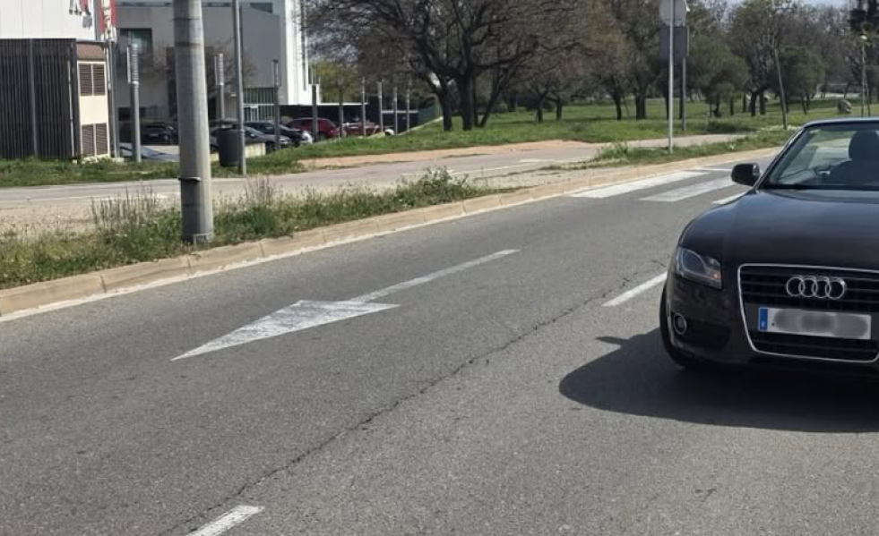 🚗 Localitzem un cotxe robat... engegat, al mig d’un carril de circulació i sense conductorAhir,