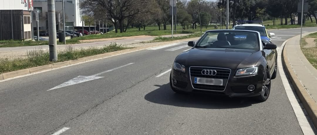 ud83dude97 Localitzem un cotxe robat... engegat, al mig du2019un carril de circulaciu00f3 i sense conductorAhir,