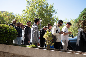 EuropaPress 7443095 varias personas hacen cola entrar embajada consulado marruecos 15 abril