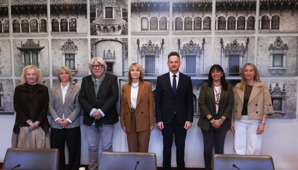 Imagen de grupo del acto de firma de los convenios