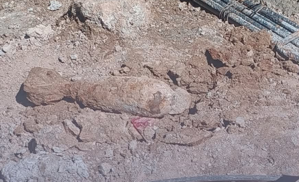 🚧 Troballa d’un artefacte de la Guerra Civil a CastelldefelsAhir, durant les tasques d’excavaci