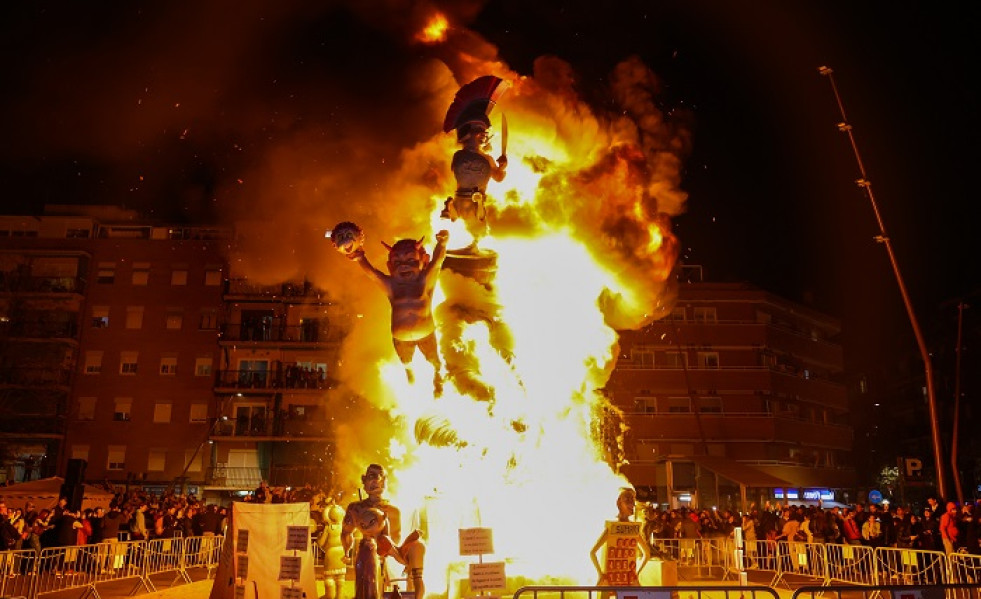 Foto cremà falla 2023 noti web
