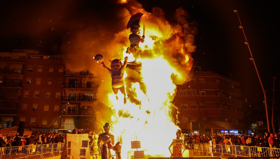 Foto cremà falla 2023 noti web