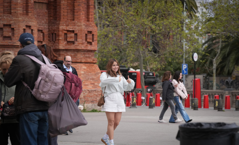 EuropaPress 7410001 varias personas arc triomf 31 marzo 2026 barcelona catalunya espana algunas