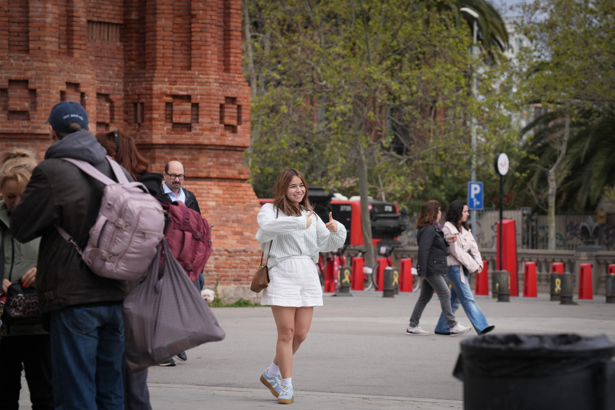 EuropaPress 7410001 varias personas arc triomf 31 marzo 2026 barcelona catalunya espana algunas