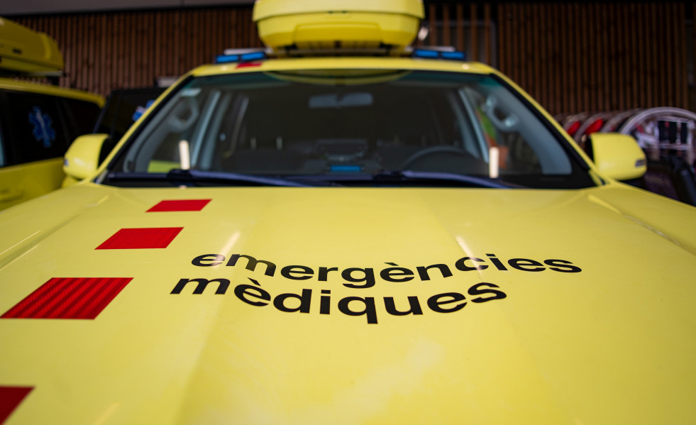 Archivo - Ambulancias en la sede del SEM.