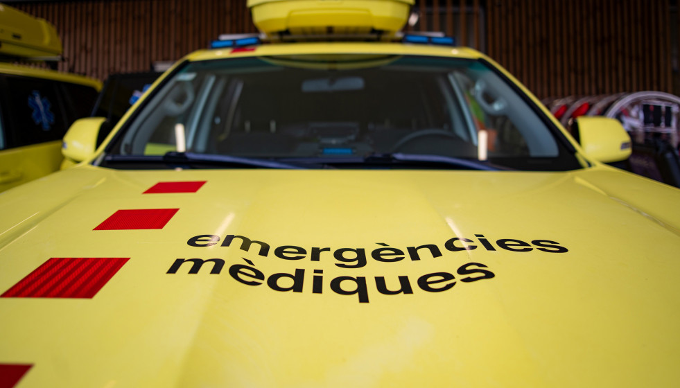 Archivo - Ambulancias en la sede del SEM.