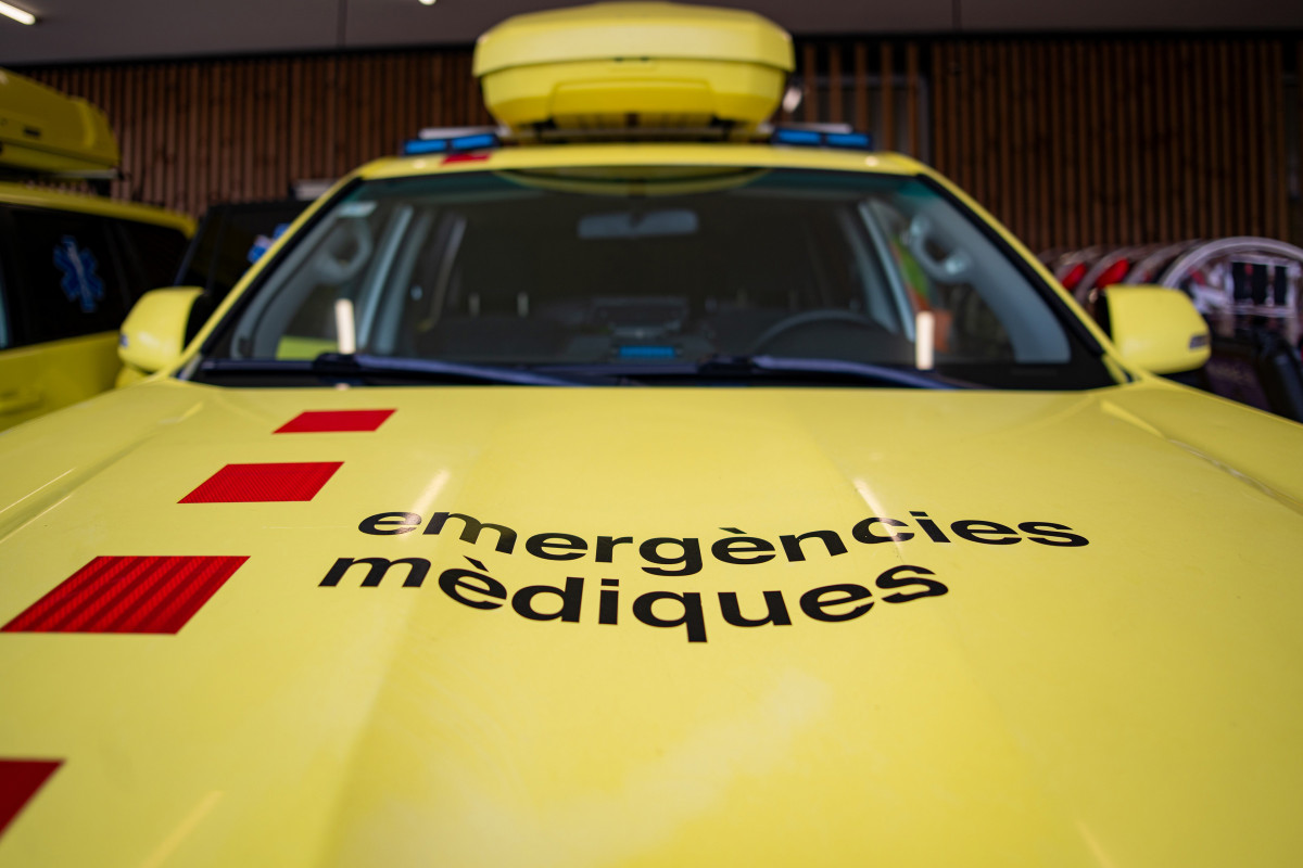 Archivo - Ambulancias en la sede del SEM.