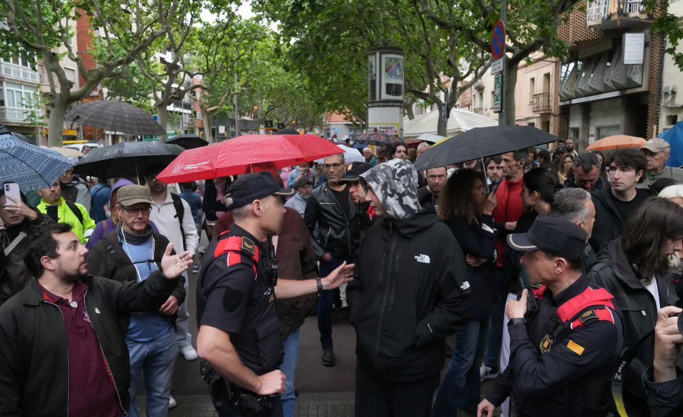 EuropaPress 7499047 mossos desquadra intervienen reproches grupos contrarios concentracion