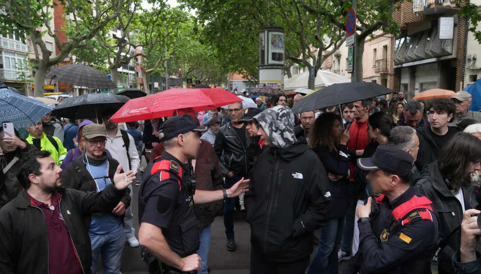 EuropaPress 7499047 mossos desquadra intervienen reproches grupos contrarios concentracion