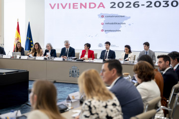 La ministra de Vivienda y Agenda Urbana, Isabel Rodríguez (c), durante la reunión de la Conferencia Sectorial de Vivienda y Agenda Urbana, en la sede del Ministerio, a 21 de mayo de 2026, en Madrid 