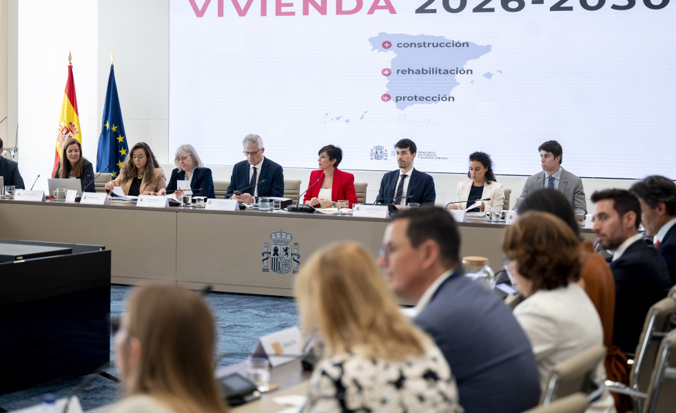 La ministra de Vivienda y Agenda Urbana, Isabel Rodríguez (c), durante la reunión de la Conferencia Sectorial de Vivienda y Agenda Urbana, en la sede del Ministerio, a 21 de mayo de 2026, en Madrid 