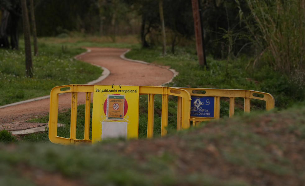EuropaPress 7360935 valla indica prohibicion acceso parque natural collserola 12 marzo 2026