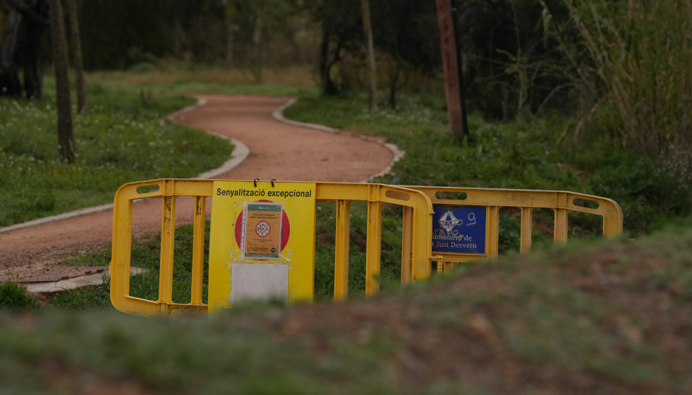 EuropaPress 7360935 valla indica prohibicion acceso parque natural collserola 12 marzo 2026
