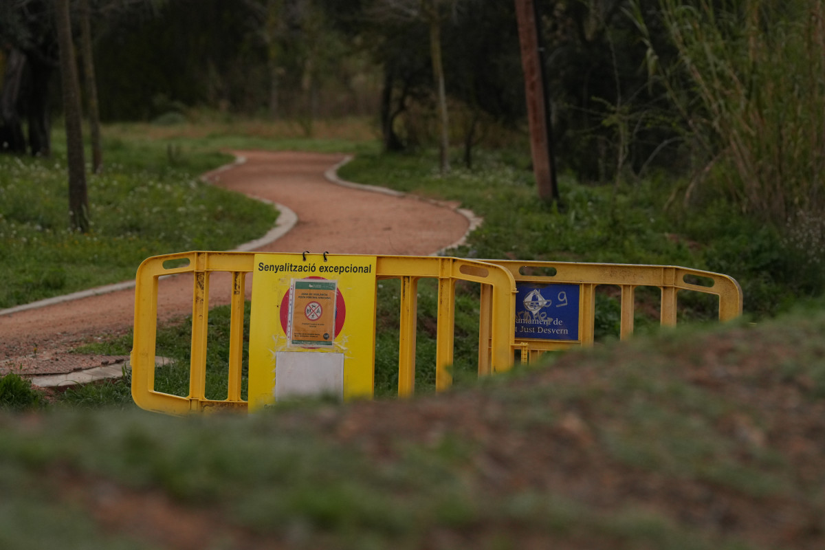 EuropaPress 7360935 valla indica prohibicion acceso parque natural collserola 12 marzo 2026