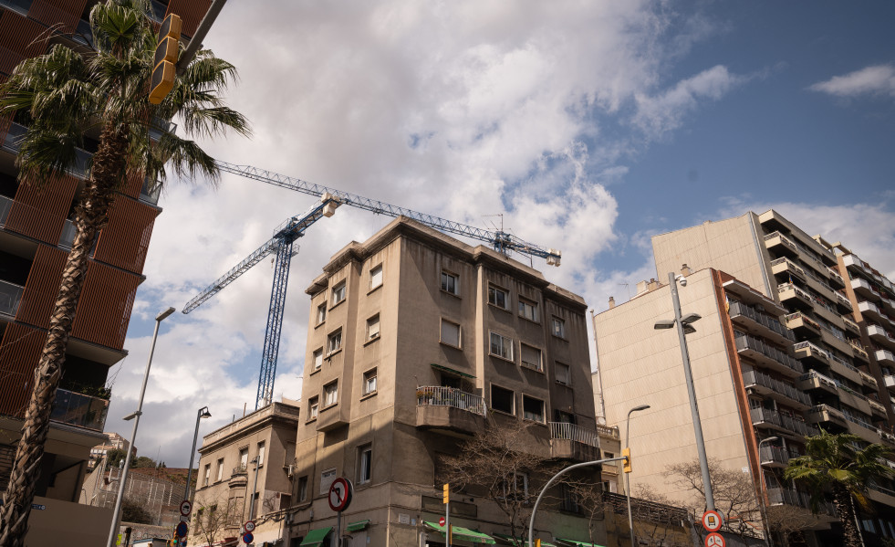 EuropaPress 5148123 fachada edificio 25 abril 2023 barcelona catalunya espana oferta viviendas (1)