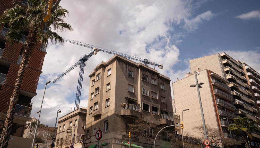 EuropaPress 5148123 fachada edificio 25 abril 2023 barcelona catalunya espana oferta viviendas (1)