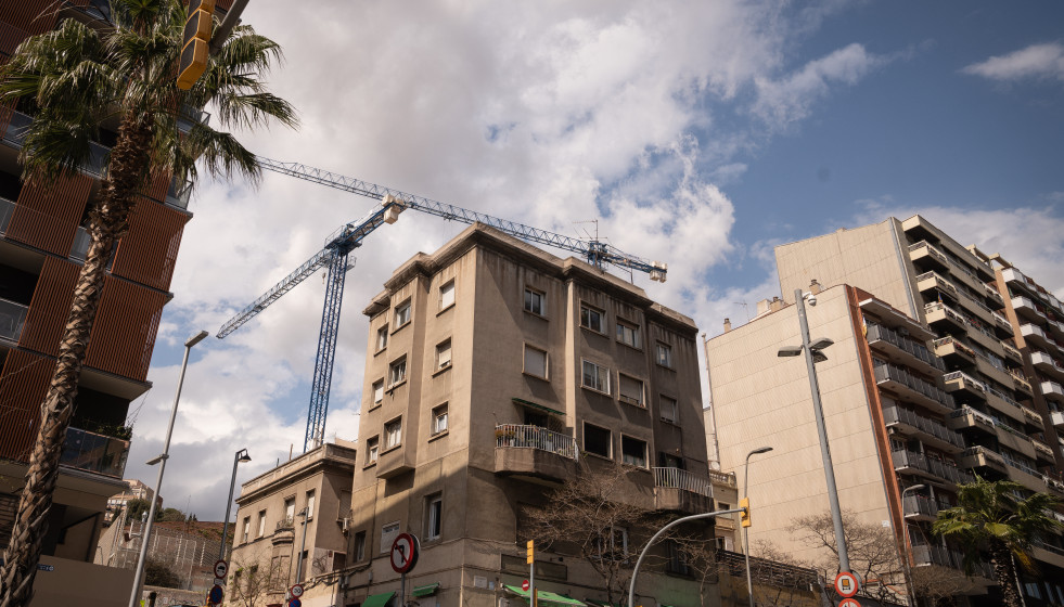 EuropaPress 5148123 fachada edificio 25 abril 2023 barcelona catalunya espana oferta viviendas (1)