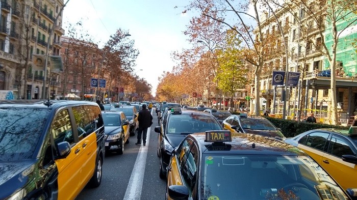 Taxistas bloqueando la Gran Via en enero 2019