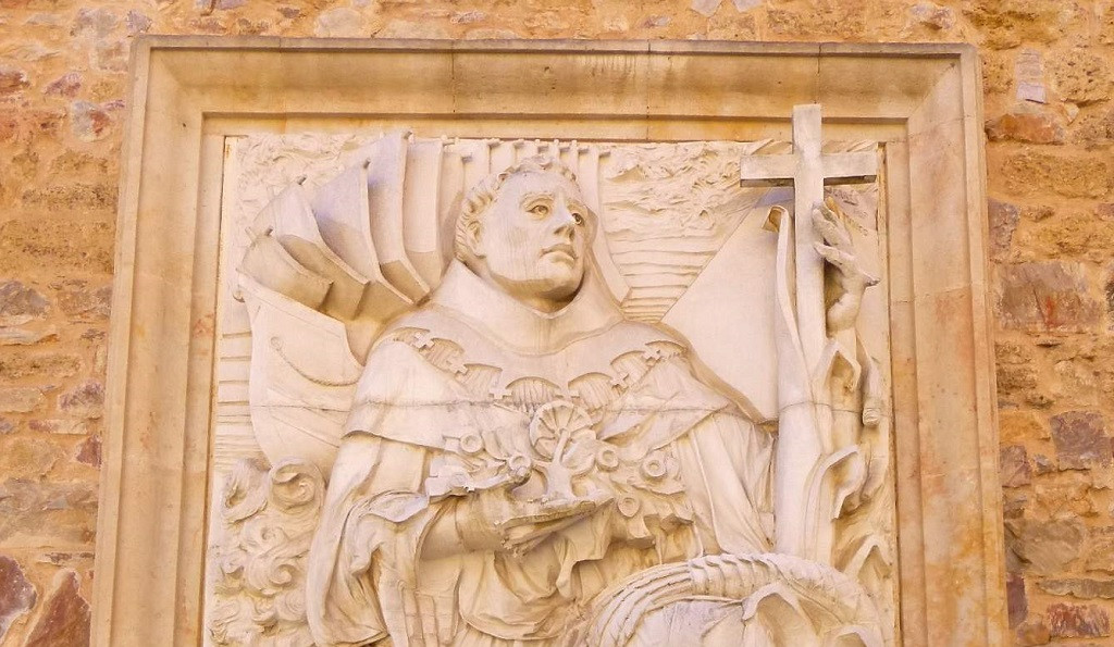 Detalle del bajorelieve de Fray Toribio de Benavente, Motolinu00eda