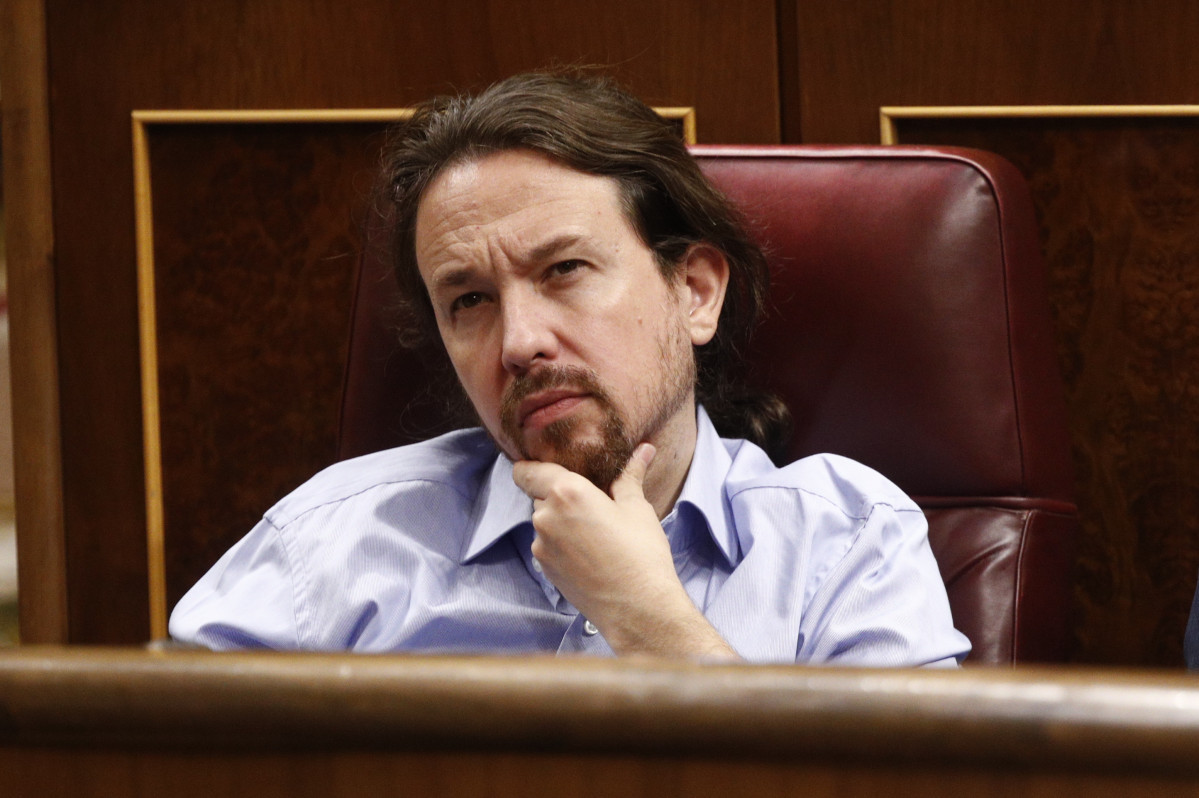 Pablo Iglesias reflexiona durante la segunda jornada de investidura de Sánchez