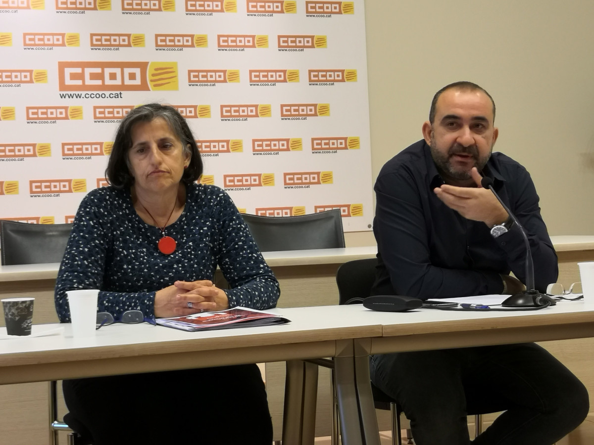 El secretario general de CC.OO. De Catalunya, Javier Pacheco, y la portavoz, Dolors Llobet