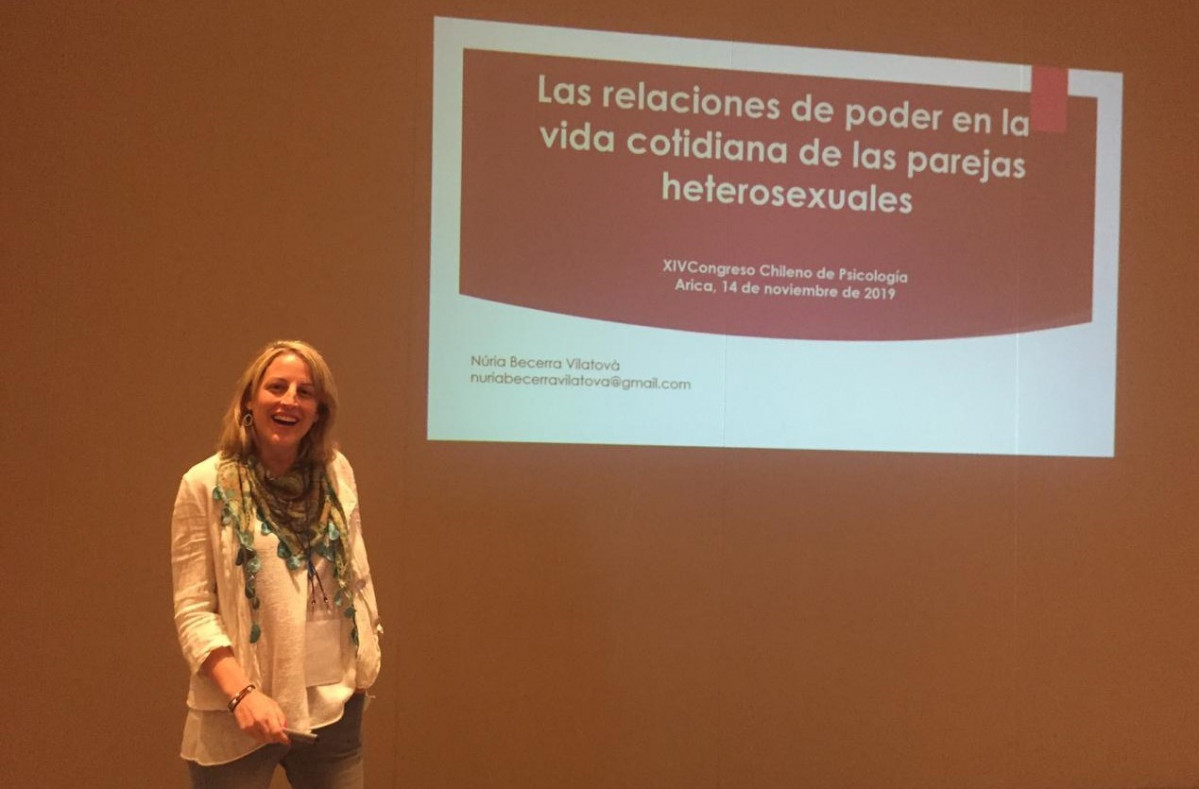 Nuria Becerra Vilatova en una conferencia en Chile