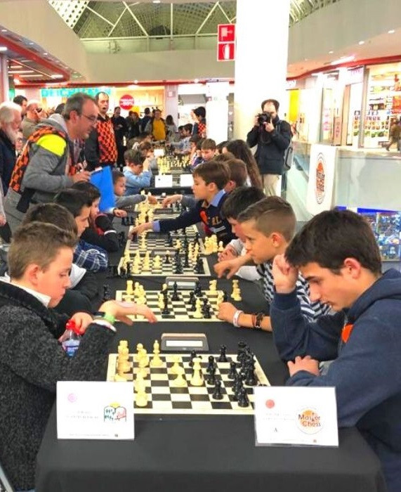 Torneo de Ajedrez Escolar en el centro comercial Camino de la Plata